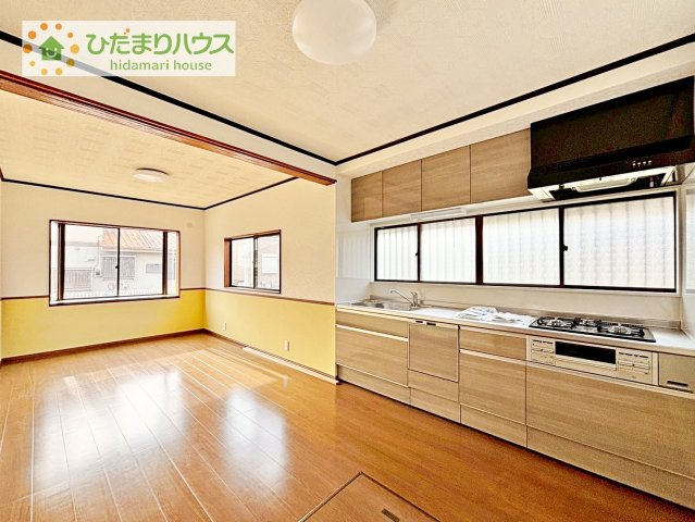 【居間・リビング】 | 阿見町大字青宿　中古戸建 | 南向きのリビングではぽかぽかの日差しが感じられます☆彡
