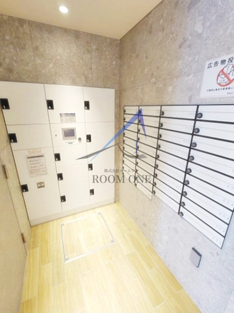 アイルイムーブル亀戸のその他共用部分|集合ポストと宅配ボックスです。