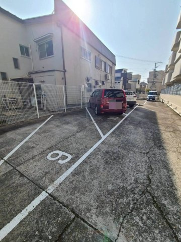 門戸パレスの駐車場