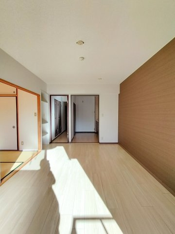 【居間・リビング】 | ザ・ロイヤルヴィレッヂ