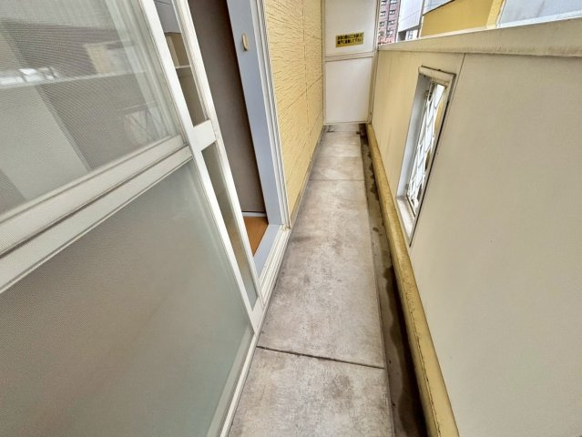 フラッツネオシティーのバルコニー