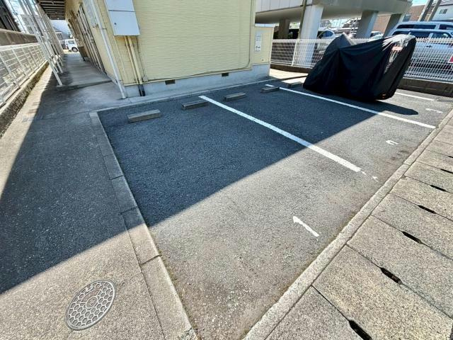 フラッツネオシティーの駐車場