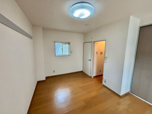 フラッツネオシティーの洋室