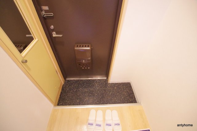 メゾン・ド・セレーネ　仲介手数料無料の玄関