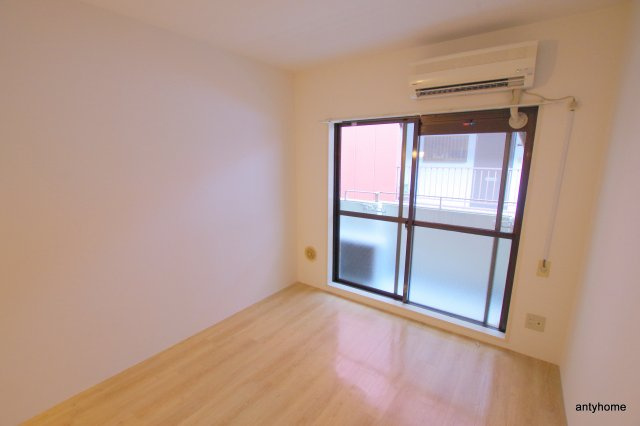 メゾン・ド・セレーネ　仲介手数料無料の寝室