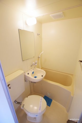 メゾン・ド・セレーネ　仲介手数料無料の浴室