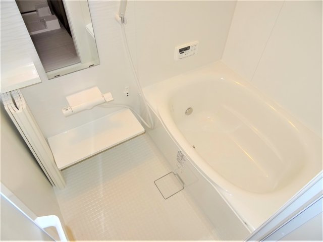 鹿嶋市大字下津のアパートの浴室|追い焚き機能付きバス