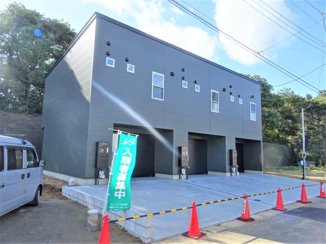 鹿嶋市大字下津のアパートの外観