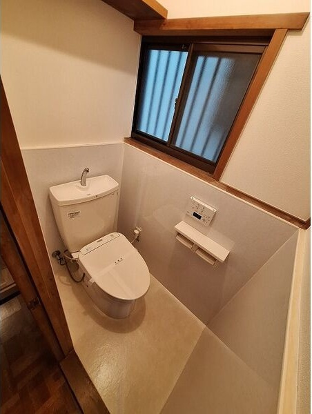 藤阪元町貸家のトイレ