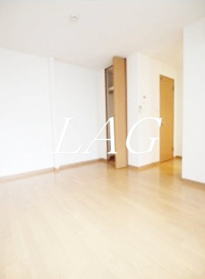 【居間・リビング】 | ビラ・リヴェールスクエア豊町 | 洋室のお部屋です。