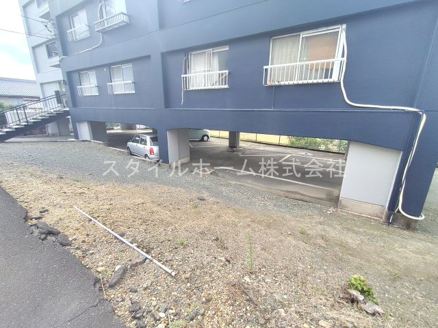 高洲ハイツの駐車場