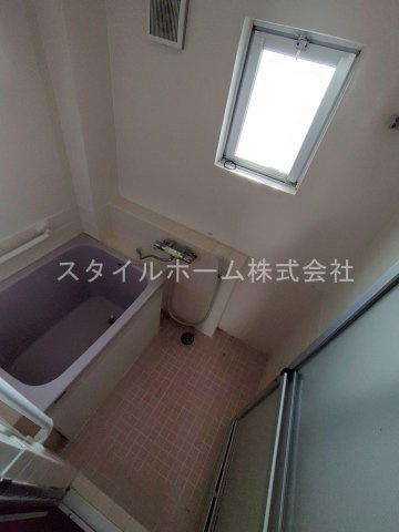 高洲ハイツの浴室