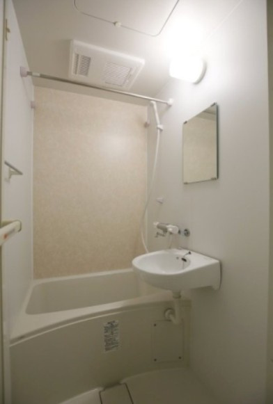 マーベラス鶯谷の浴室