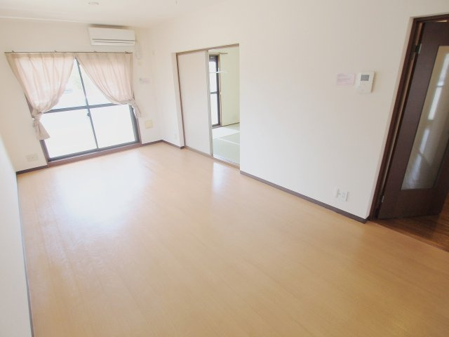 クレアシオン大町の居間・リビング