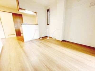 【居間・リビング】 | エバラフラット | 洋室のお部屋です。