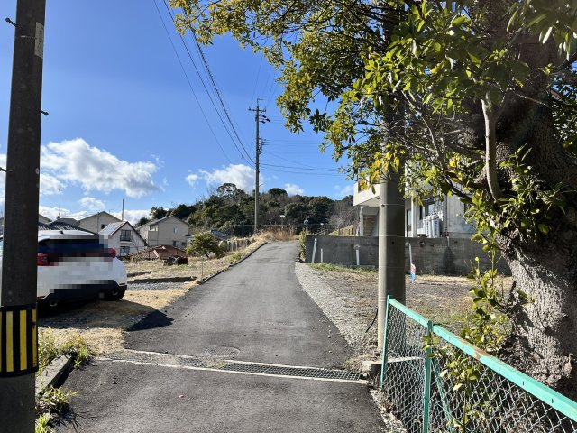 【前面道路含む現地写真】の画像