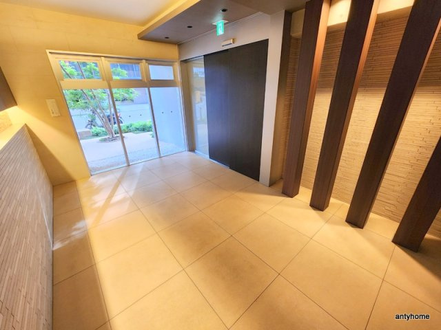 スワンズシティ堺筋本町　仲介手数料無料のロビー