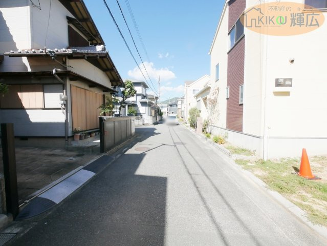 高砂市阿弥陀町北池　中古戸建の前面道路含む現地写真