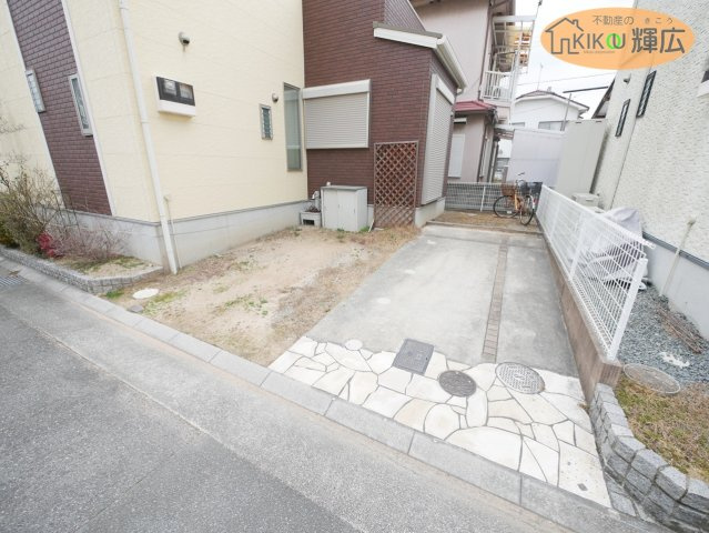 高砂市阿弥陀町北池　中古戸建の駐車場