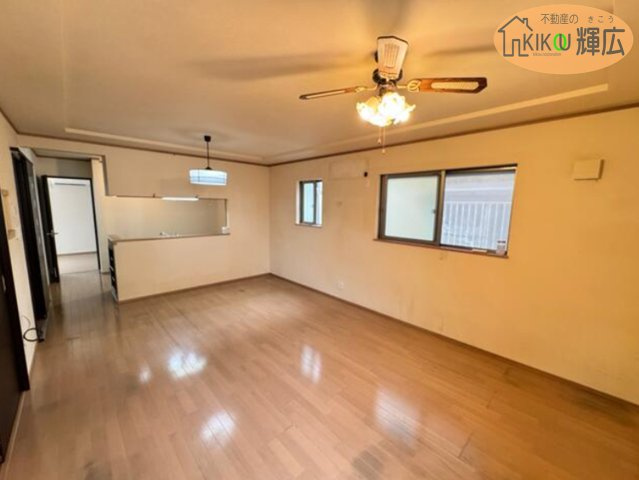 【居間・リビング】 | 高砂市阿弥陀町北池　中古戸建