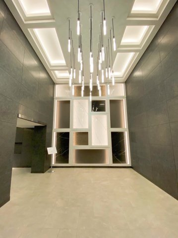 プラウド高田馬場のエントランス|【ロビー】
光注ぐロビーは高級感と安心を兼ね備えた空間となっており、このマンションの魅力のひとつです。