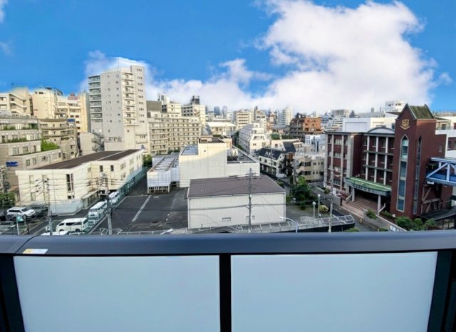 プラウド高田馬場の展望|【眺望】
高台で陽当たり・通風・開放感・眺望に恵まれた環境です。
周辺は高い建物がなく青い空が遠くまで広がります。