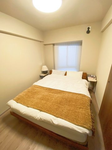 プラウド高田馬場の洋室|【洋室】
独立性を高めたお部屋。たっぷりの収納も配備しており、スッキリとした居住空間に。
陽光も降り注ぐ明るく開放的な間取りが魅力的です。