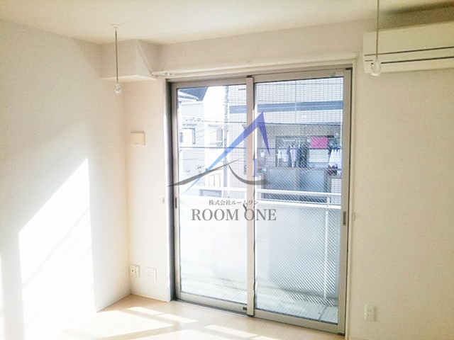 ココナッツ・コートの居間・リビング|洋室のお部屋です。