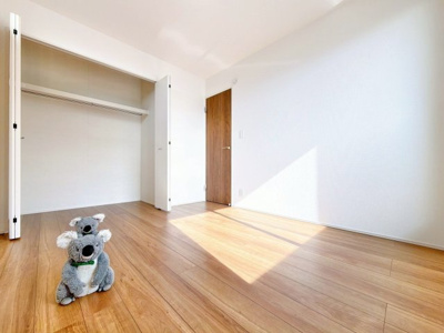 【洋室】 | 前橋市北代田町　新築住宅 | さまざまにカスタマイズしていただけるシンプルなデザインの内装。ご自身で素敵な空間を創り上げられます。