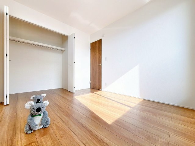 【洋室】 | 前橋市北代田町　新築住宅 | さまざまにカスタマイズしていただけるシンプルなデザインの内装。ご自身で素敵な空間を創り上げられます。