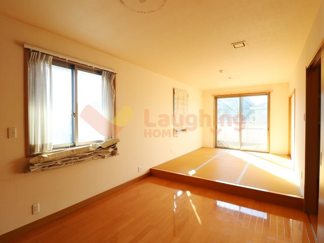 諏訪野町積水ハウス中古戸建の寝室|13帖超の広々主寝室。上質なプライベート空間を演出します。