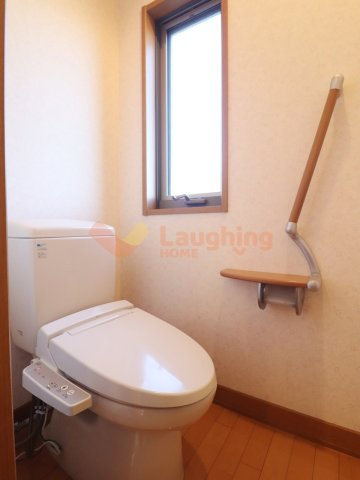諏訪野町積水ハウス中古戸建のトイレ|2階にもトイレを設置。夜間や朝の混雑時も安心して使えます。