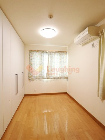 諏訪野町積水ハウス中古戸建の子供部屋|収納付きで使いやすい2階の子供部屋。明るい光が入る快適空間です。