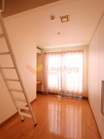 諏訪野町積水ハウス中古戸建の子供部屋|ロフト付き居室で空間を立体的に活用。収納や秘密基地感覚でも楽しめます。