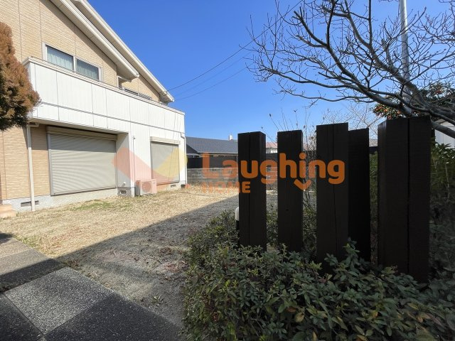 諏訪野町積水ハウス中古戸建の庭|子供やわんちゃんが遊べる庭は通りに面していないので安心です。