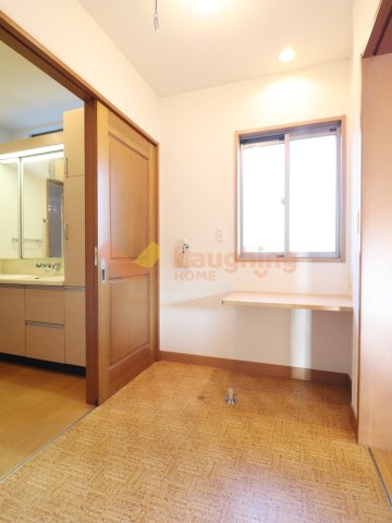 諏訪野町積水ハウス中古戸建のランドリースペース|洗う・干す・しまうがスムーズに行える、使いやすさを考えた洗濯スペースです。