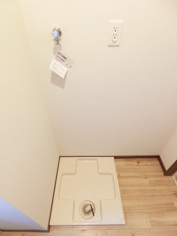 at.east（エイティ・イースト）の設備|室内に洗濯機置き場があります。