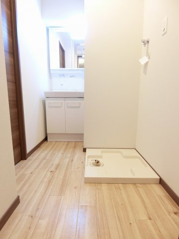 at.east（エイティ・イースト）の洗面所|明るい洗面所です