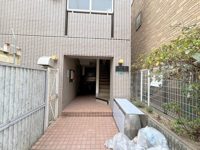 北中島マンションのエントランス