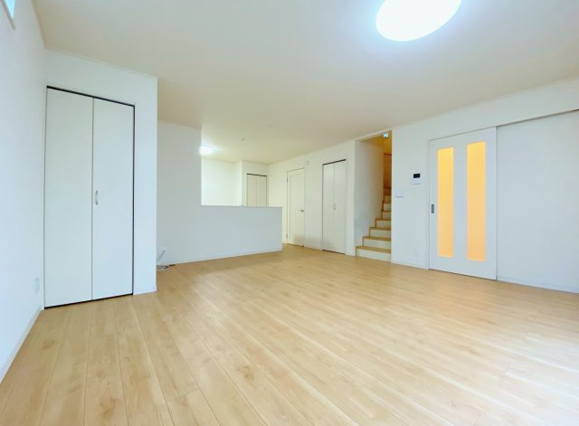 練馬区谷原1丁目の居間・リビング|17.75帖のLDK
平成29年築戸建
新規リフォームなので快適に新生活のスタートができます