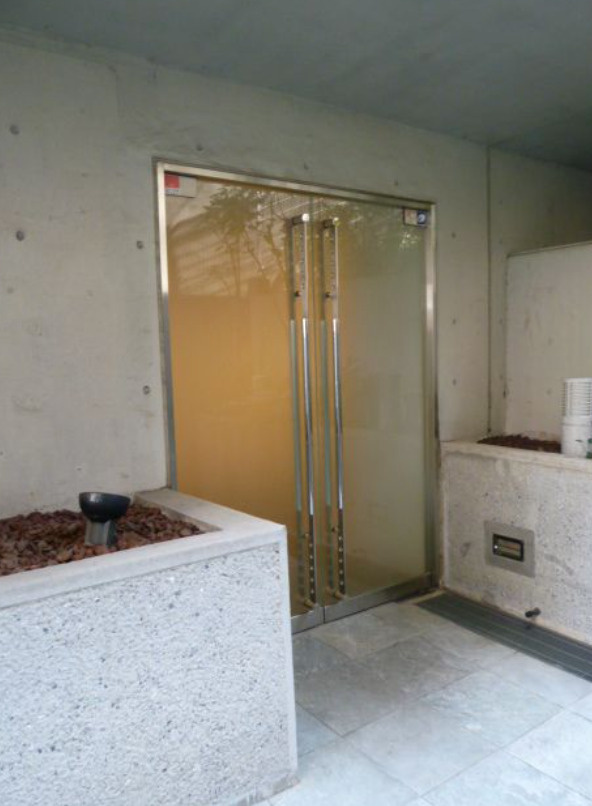 ウヴラージュ広尾のエントランス