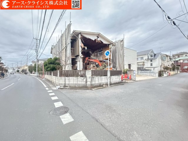 【前面道路含む現地写真】 | 柏市つくしが丘1丁目 | 建築条件なし。思い描いたマイホームを、そのままカタチに。陽当たりも良く、ガーデニングや家庭菜園にもぴったりのゆとりある敷地。資産としても魅力のある立地で、将来を見据えた住まい選びを。