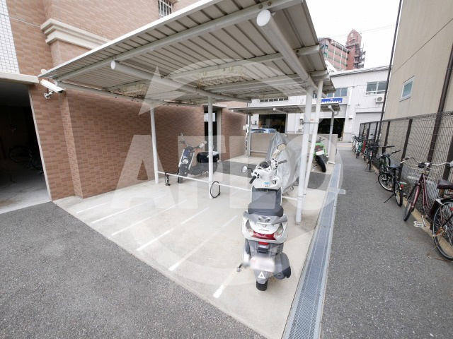 エステムコート梅田天神橋リバーフロントの駐車場|エステムコート梅田天神橋リバーフロント　バイク置場