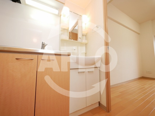 エステムコート梅田天神橋リバーフロントの洗面所|エステムコート梅田天神橋リバーフロント　独立洗面台