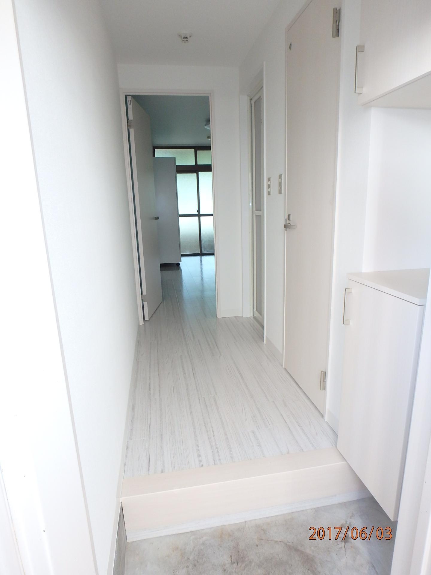 第一伸和マンションの玄関