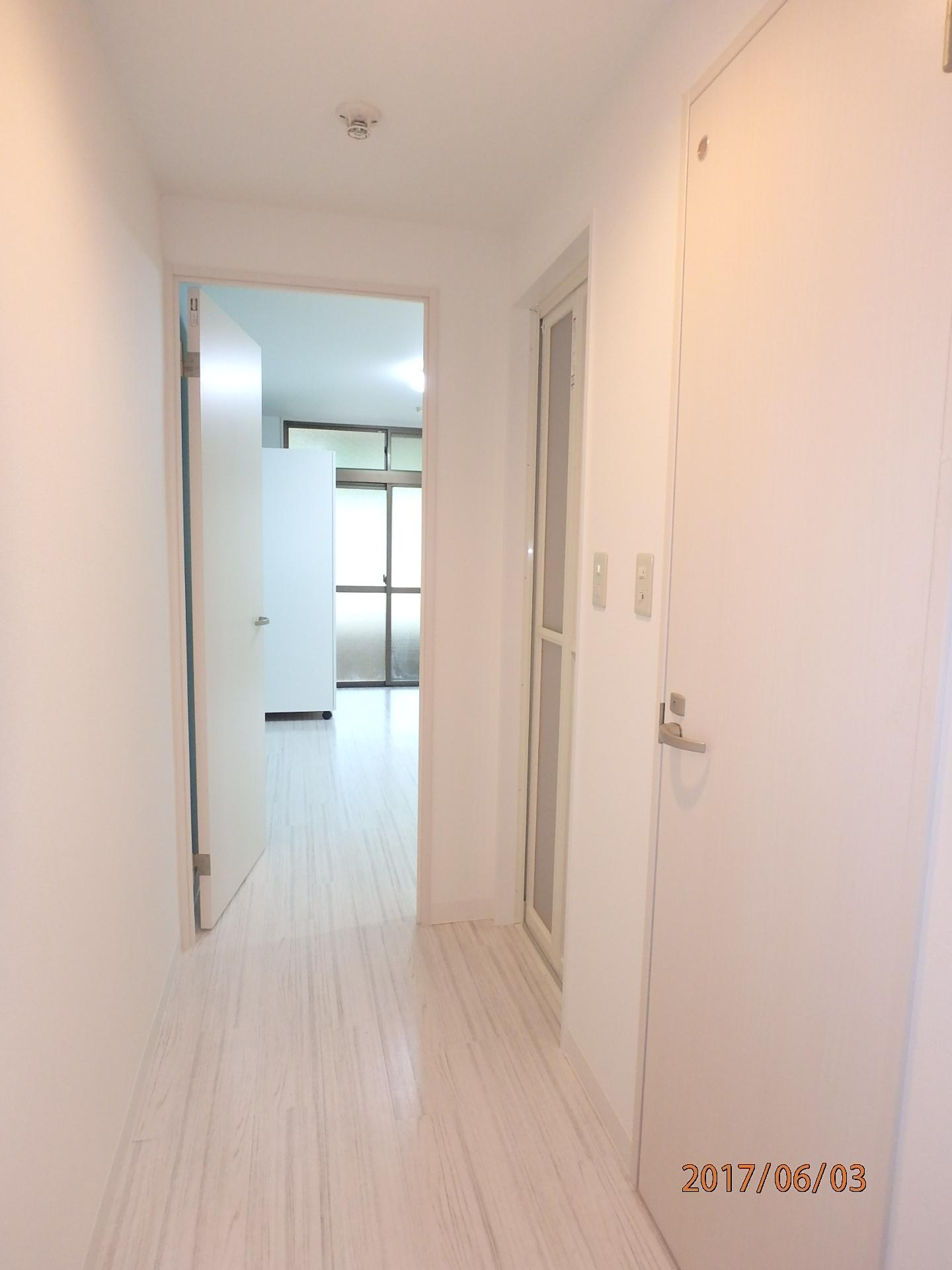 第一伸和マンションの玄関