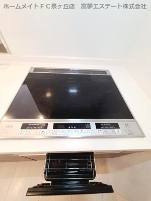 【キッチン】 | gracia nave(グレーシア ナヴィ) | 3口ＩＨコンロ＆グリル付き　※イメージ　同物件・別号室の写真です
