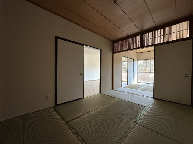 ネオハイツ垂水の和室