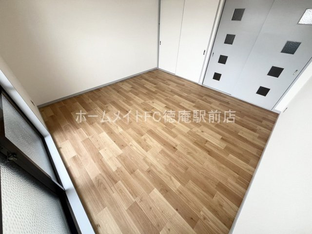 鶴見緑地ハイツ弐番館の洋室