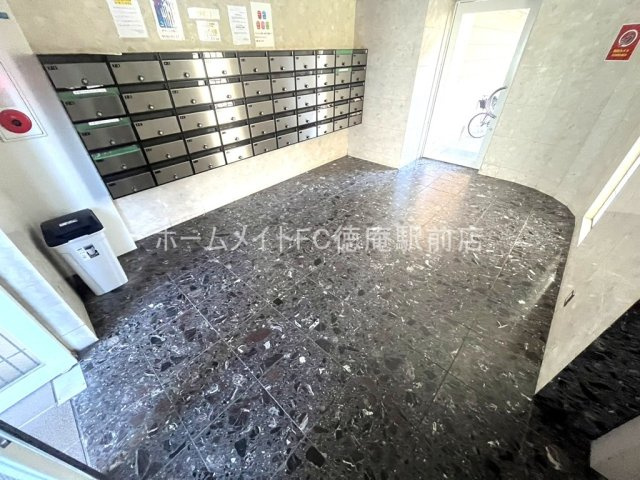 鶴見緑地ハイツ弐番館のロビー